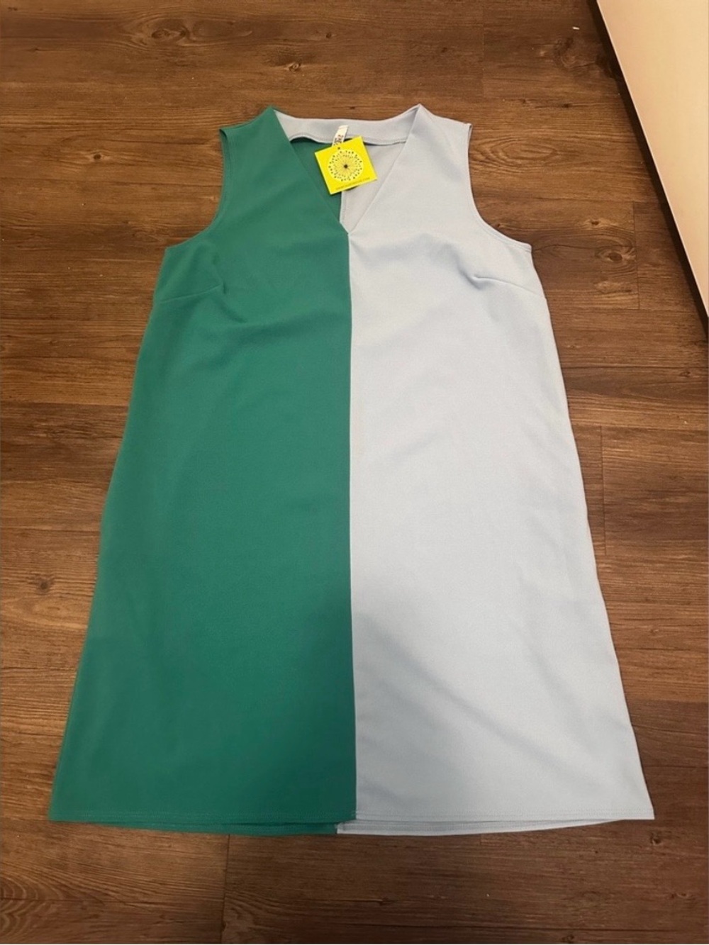 💙 NWT! Blue/Teal V-Neck Colorblock Dress - Size Medium